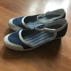 Liz Claiborne Wedges With Velcro Strap